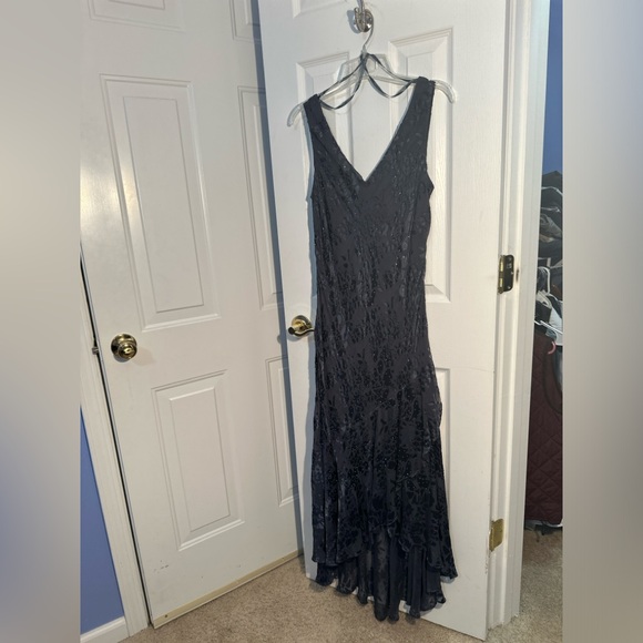 Asymmetrical Sleeveless Cocktail Dress - Picture 10 of 10